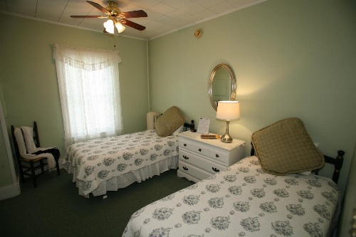 Fullerton Inn & Restaurant image 3